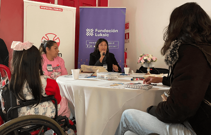 Mujeres emprendedoras que forman parte de la Teletón de Antofagasta se capacitan pa...