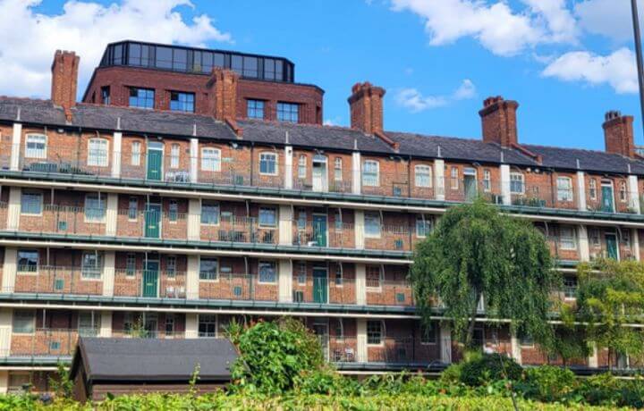 Luksic Scholars investigan modelos europeos de vivienda social para aportar al debat...